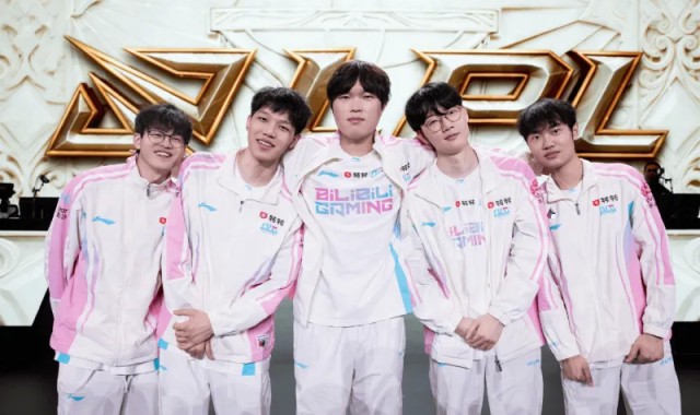 星空体育-官方发布BLG赛后返图：砥砺前行，逐梦巅峰